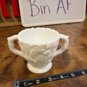 🌺 Vintage Milk Glass Bowl vintage. authentic westmoreland handmade